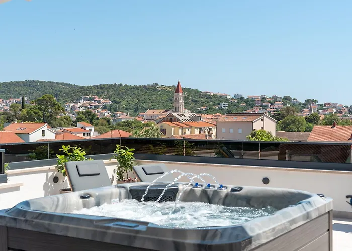 Penthouse Luka *