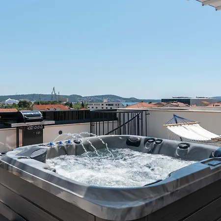 Penthouse Luka *