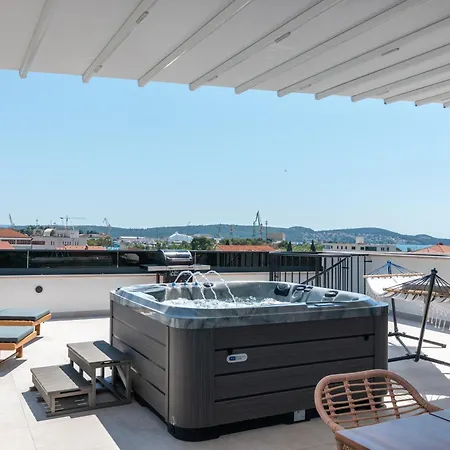 Penthouse Luka *