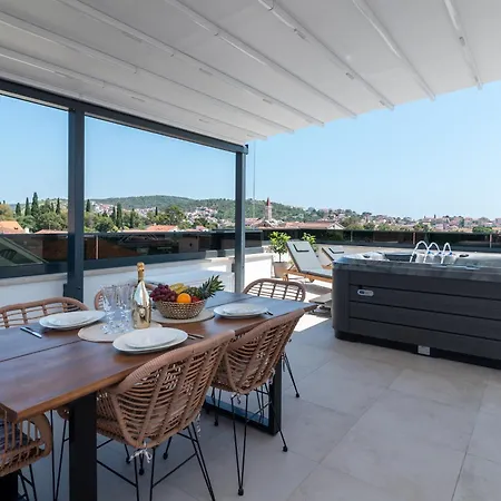Penthouse Luka *
