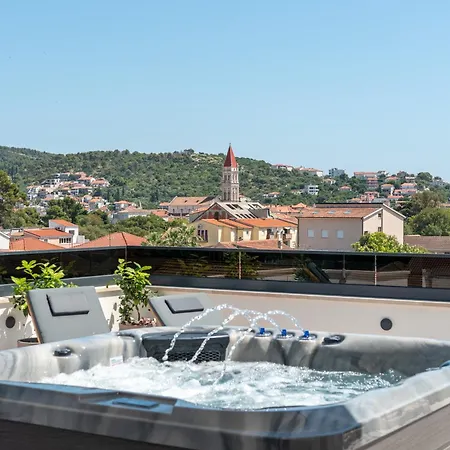 Penthouse Luka *