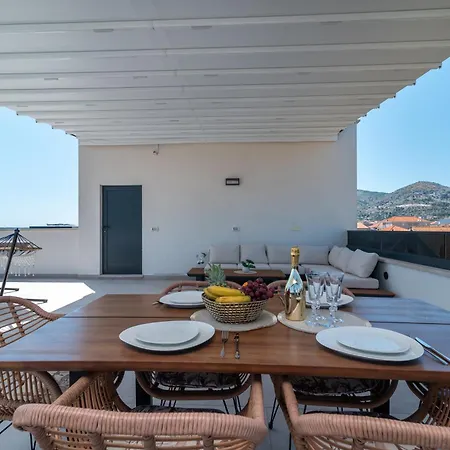 Penthouse Luka *