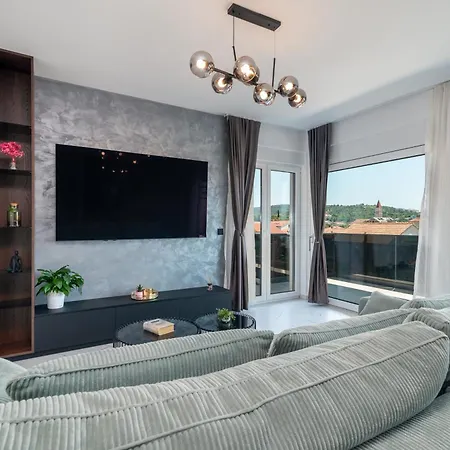 Penthouse Luka *